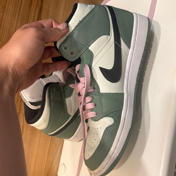 Air Jordan 1 Mid SE ‘Dutch Green’ - Picture 5 of 9